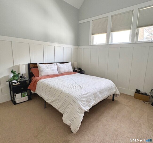 Building Photo - 611 Whitney Ave