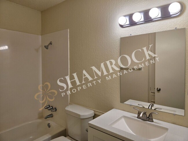 Building Photo - 2/2 Duplex near Hwy 77!