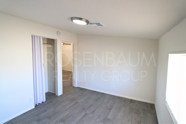 Building Photo - Charming 2-bedrooms, 1-bath home in the he...