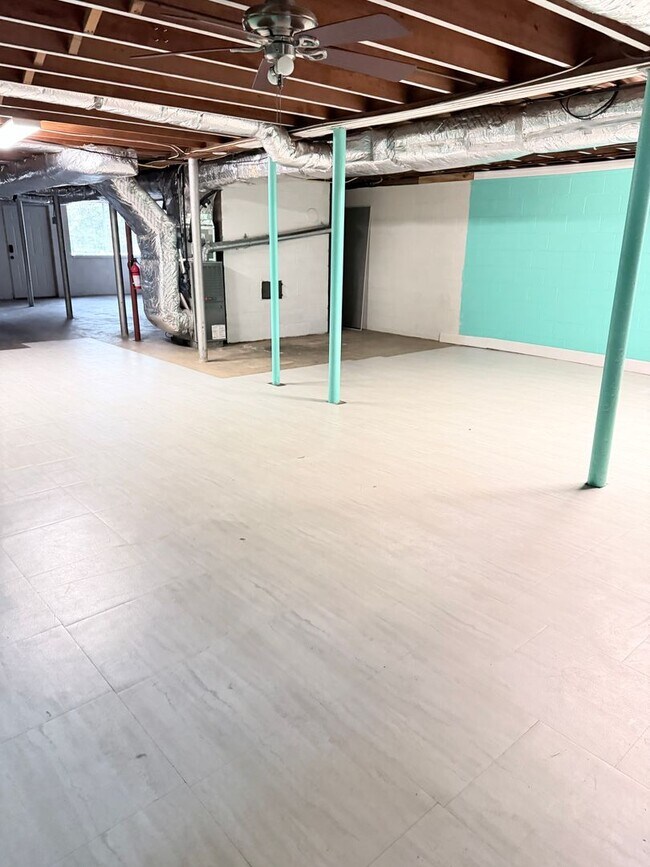 Building Photo - Beautiful brick, ranch home in the Enka Sc...