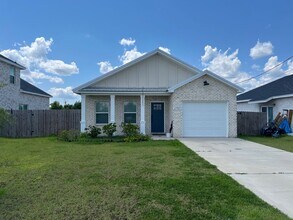 Building Photo - 3 bed 2 bath house
