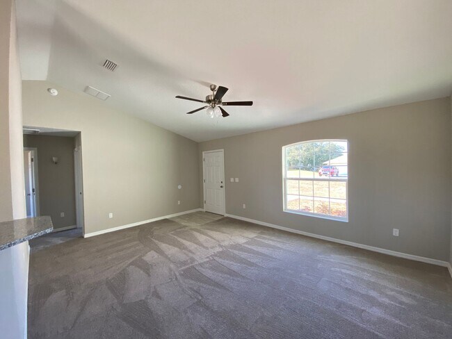 Building Photo - Desirable SW Ocala Neighborhood 3/2/2 *WON'T LAST*