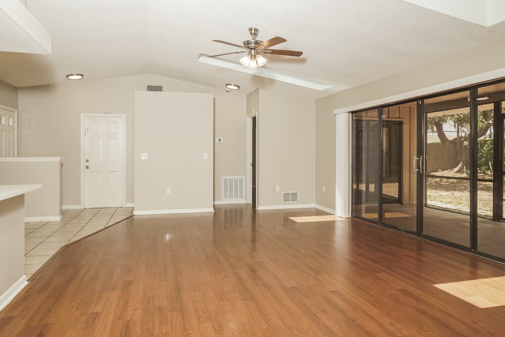 Building Photo - 5785 Colonial Oaks Blvd