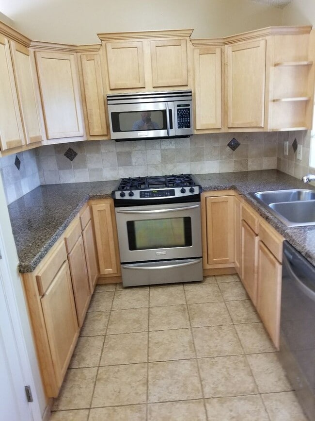 Building Photo - Updated home on Ride!