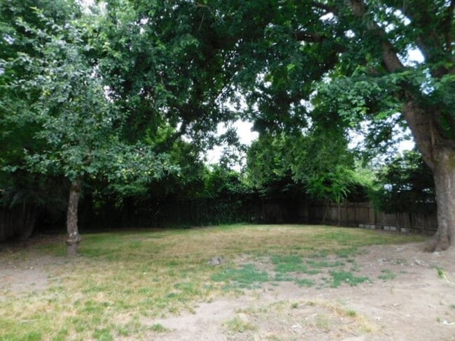 Building Photo - 3Bd/2Ba Single Story House - Available Soon!