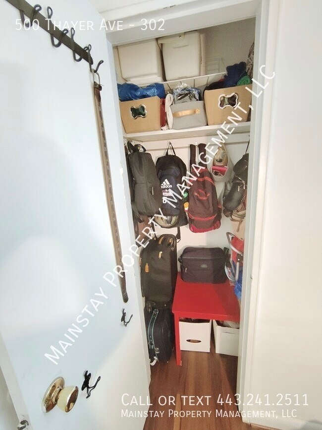 Building Photo - 500 Thayer Ave