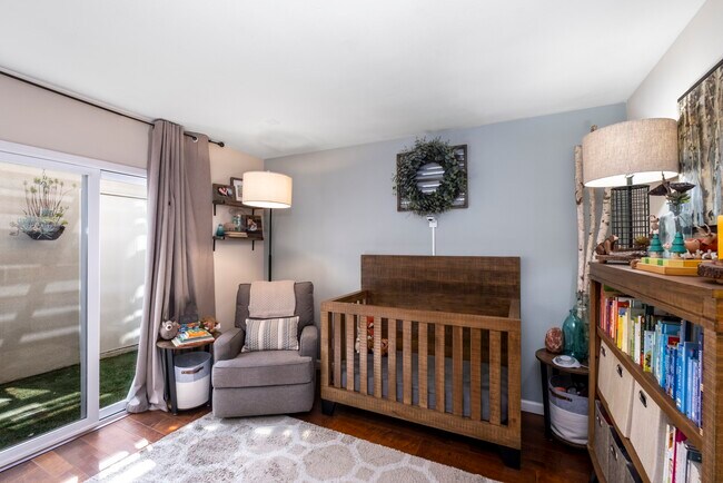 Building Photo - 4971 Hemlock