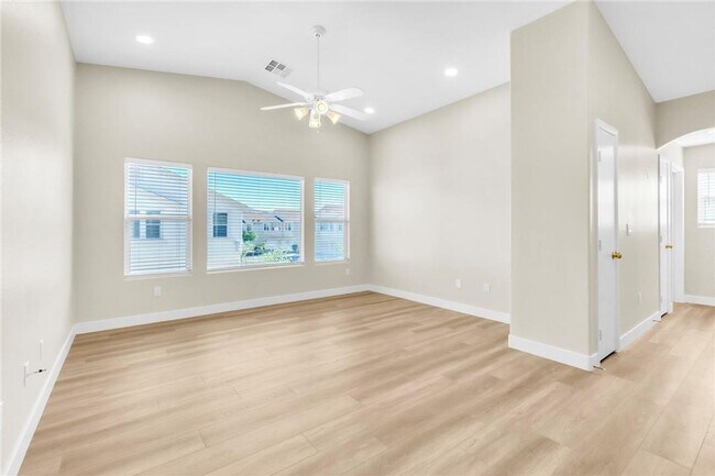 Building Photo - UPDATED 2 BED 2 BATH CONDO IN SOUTH ARLING...