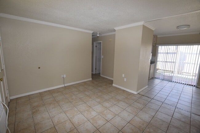 Building Photo - 1031 Royal Palm Ave