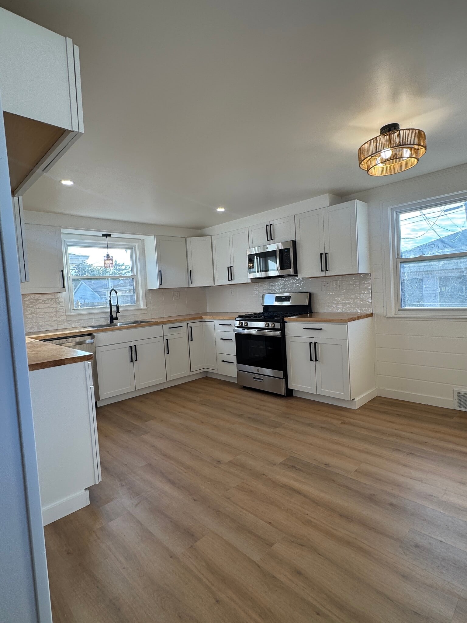 Kitchen - 249 Dunlop Ave