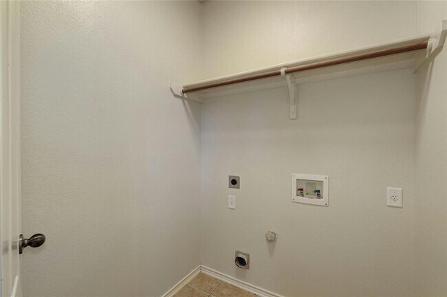 Building Photo - 8227 Liberty Walk Dr