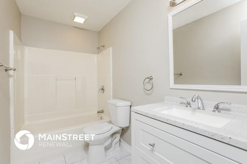 Building Photo - 1580 Banks St