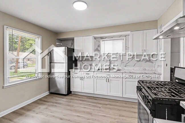 Building Photo - 26437 Lehigh St