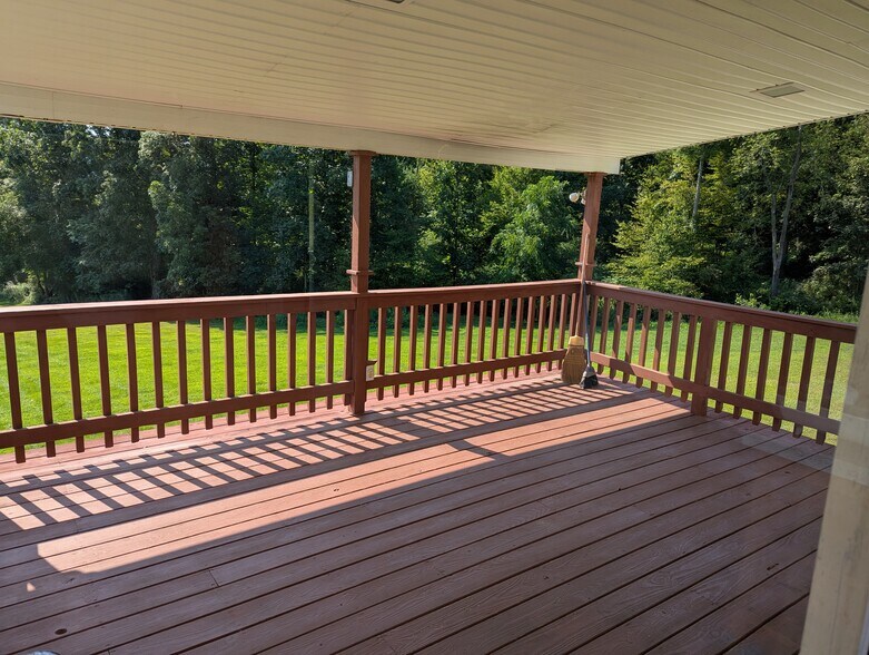DECK - 109 Allyn Rd
