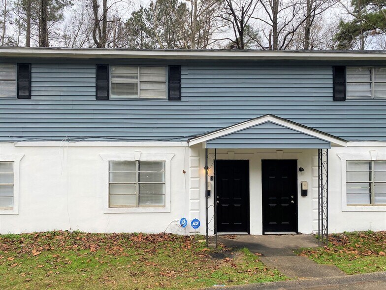 Building Photo - 4053 Log Cabin Dr