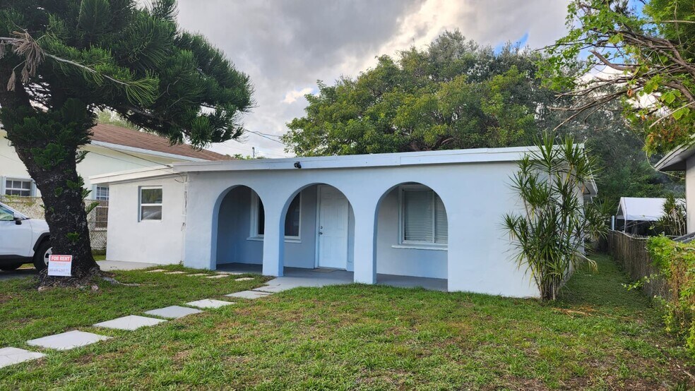 Primary Photo - 8883 SW 126th Ter