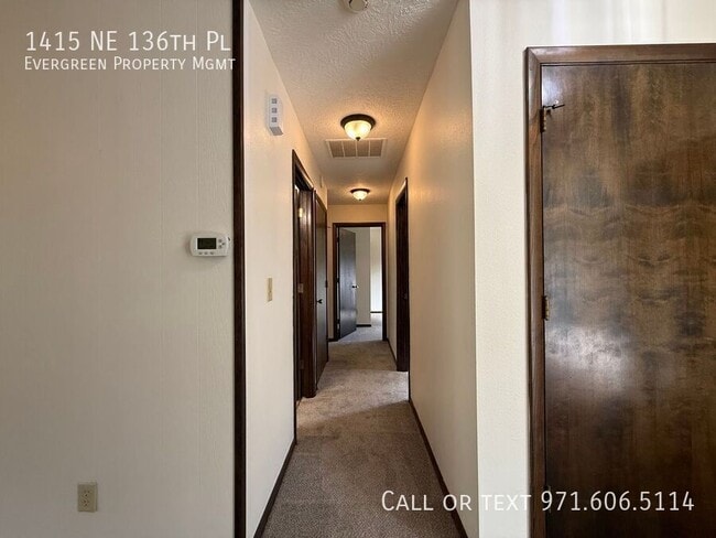 Building Photo - 1415 NE 136th Pl