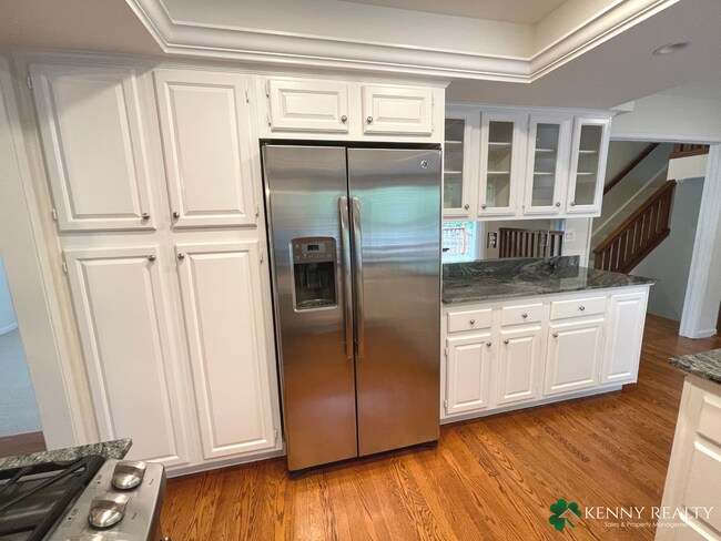 Building Photo - Large 3 Bedroom, 2.5 Bathroom, Great Neigh...