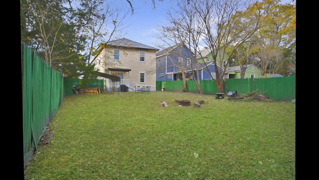 Building Photo - 511 Blades Ave