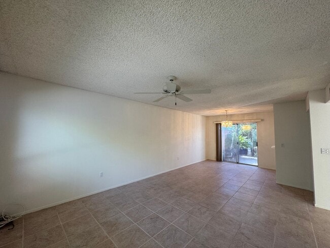 Building Photo - Eastside Townhome