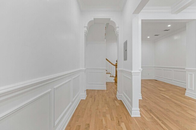 Building Photo - 52 Brinkerhoff St