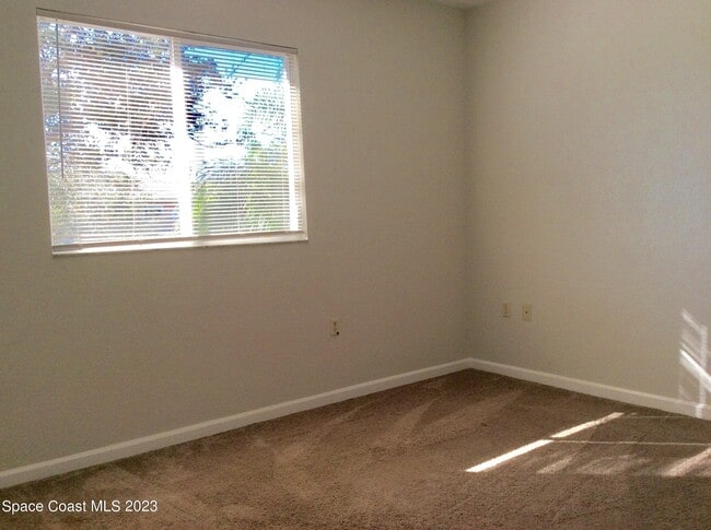 Building Photo - 812 Middleton Dr SW