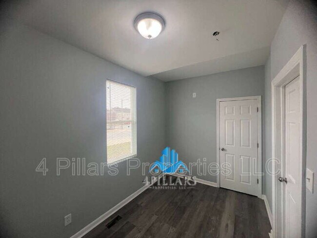 Building Photo - 3904 Deodar St