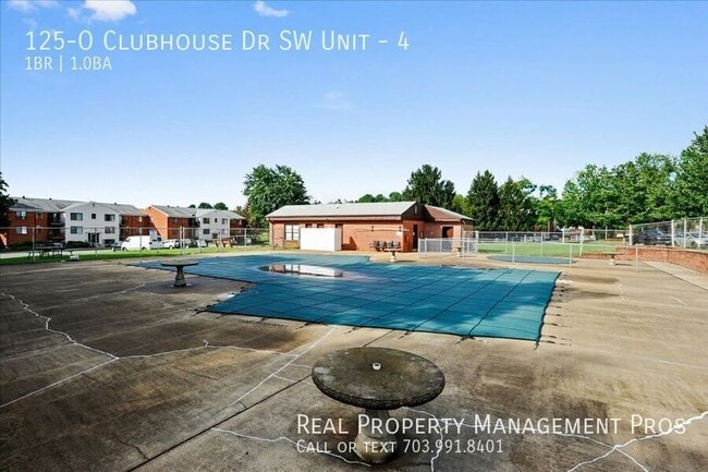 Building Photo - 125 Clubhouse Dr SW