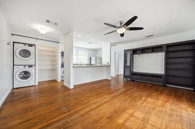 Building Photo - 2108 Branard St