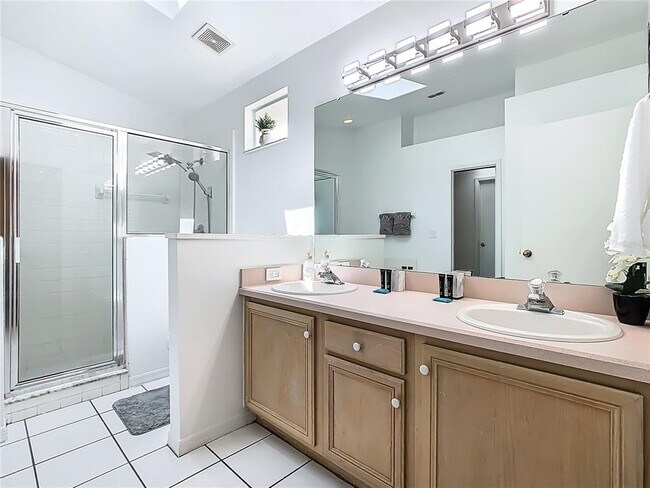 Building Photo - 1510 Chapman Oak Ct