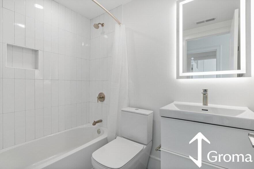 Building Photo - 1580 Beacon St