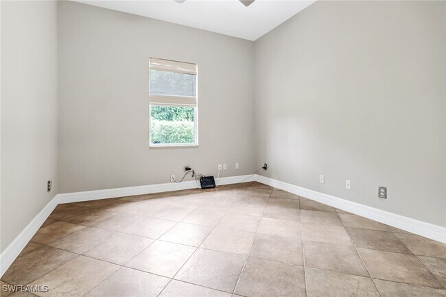 Building Photo - 9754 Wilshire Lakes Blvd