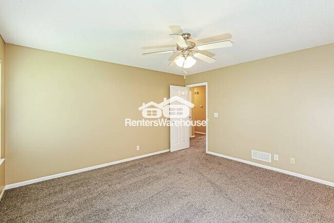 Building Photo - 3 Bedroom / 2 Bathroom Ranch Home in Raymore!