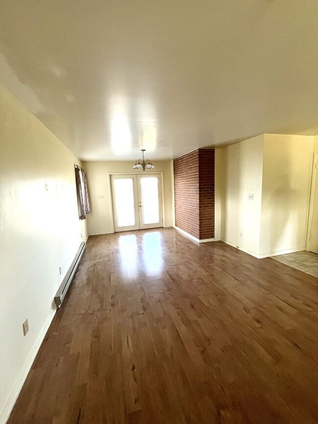 Building Photo - Beautifully Renovated Single-Family Ranch – 3 Beds, 2 Baths