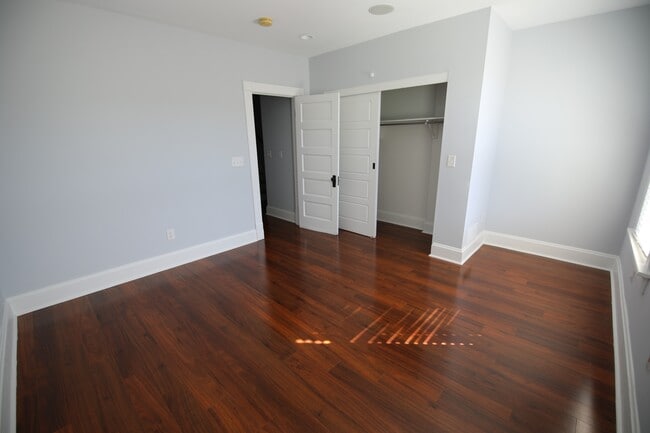 Building Photo - 310 E Beck St