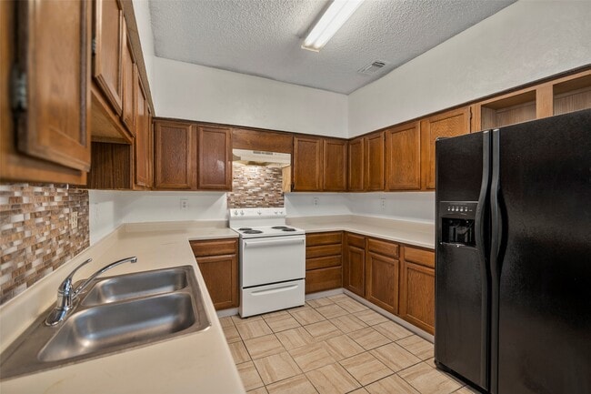 Building Photo - 7120 Deer Creek Ct