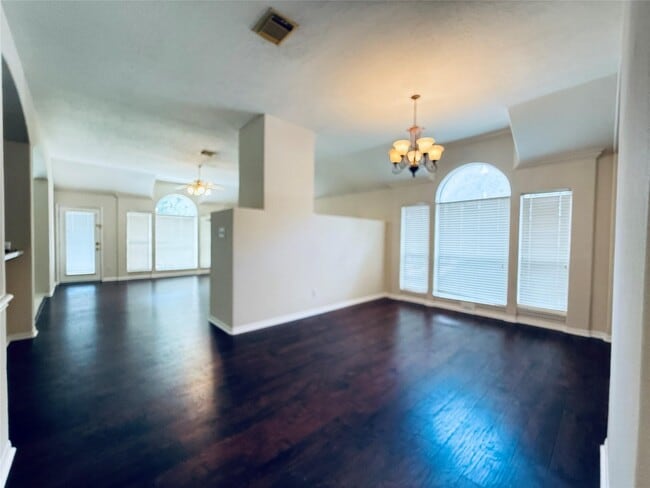 Building Photo - 103 Greenridge Cir