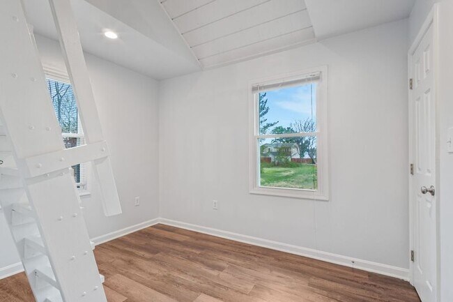 Building Photo - 6339 Old Plank Rd