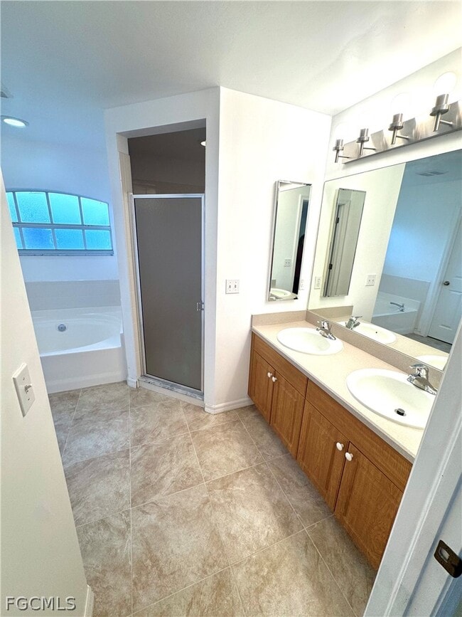 Building Photo - 4409 SW 15th Ave