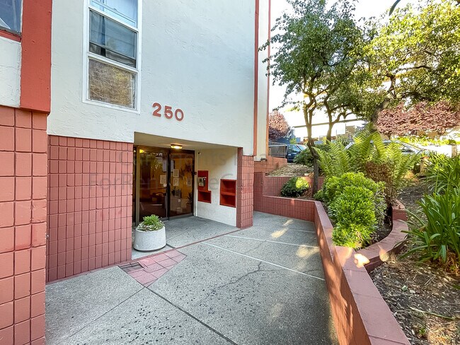 Building Photo - 250 Whitmore St