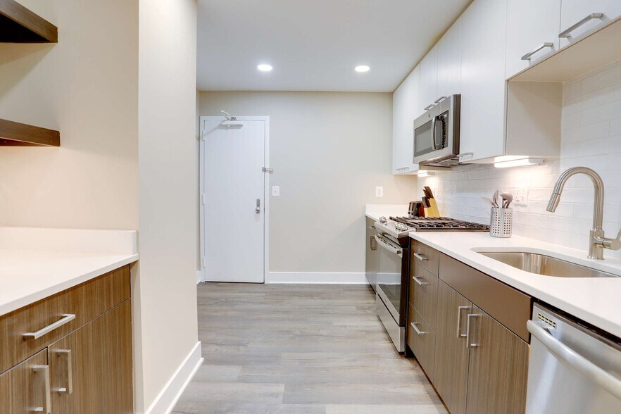 Building Photo - 1201 S Bell St