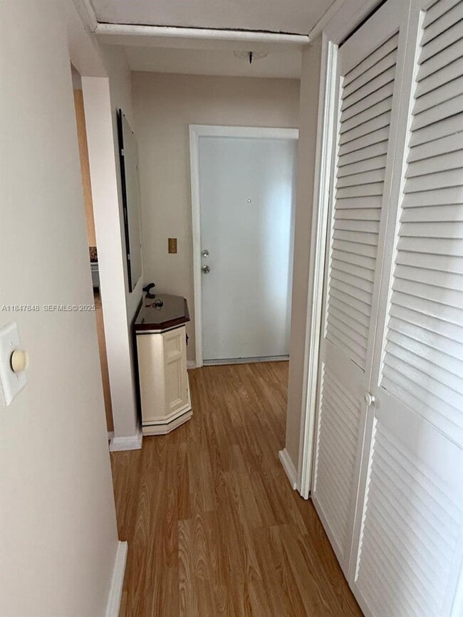 Building Photo - 4025 N Federal Hwy