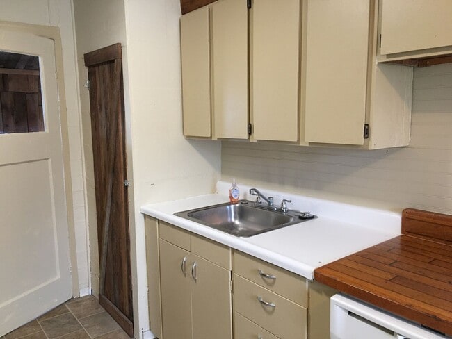 Building Photo - 3 Bedroom 1 Bath Home | The Dalles, OR