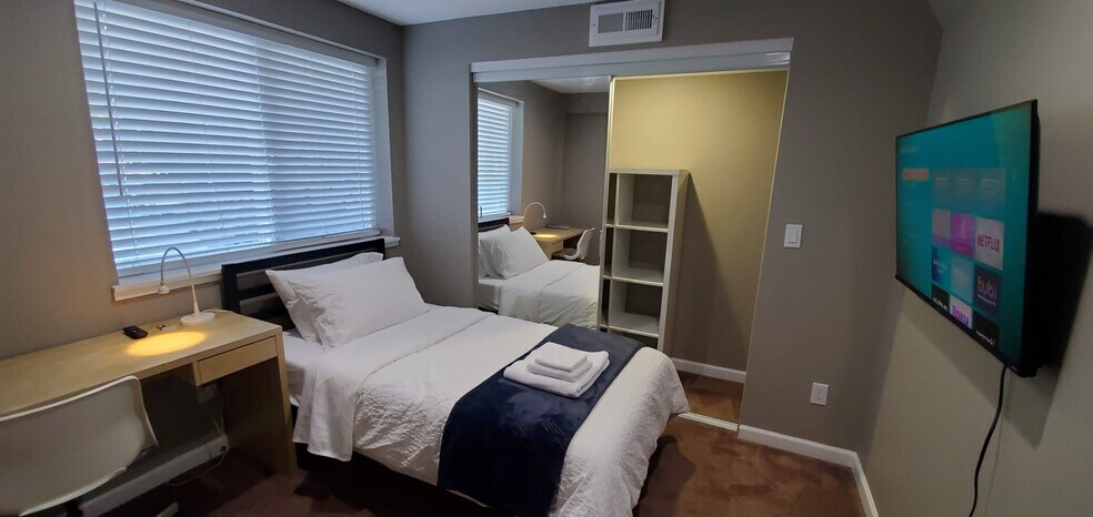 Building Photo - 1803 N 200th St