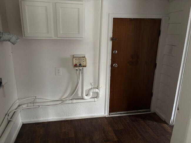 Building Photo - Peaceful Living: 2-Bed Home with Spacious Backyard