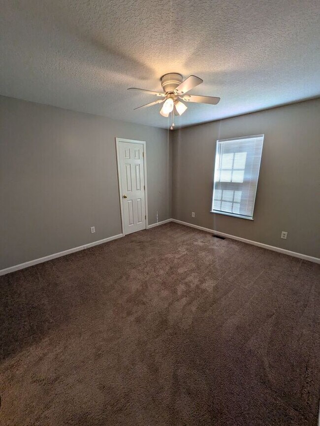 Building Photo - 3BD/2BA Unit in Hickory
