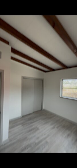 Building Photo - 142 Bridle Path