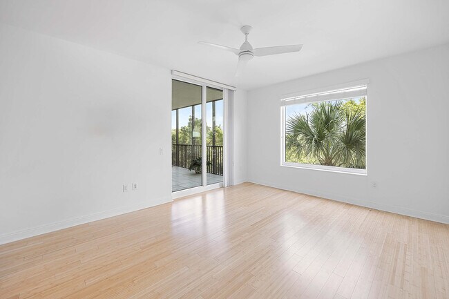 Building Photo - 455 Cove Tower Dr