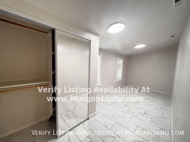 Building Photo - 305 E Teena St