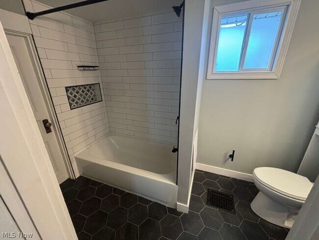 Building Photo - 237 N Lincoln St